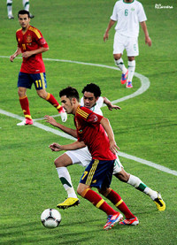 España afina puntería antes de comenzar la defensa de la estrella (5-0)