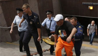 Al menos diez muertos al descarrilar un metro en Moscú