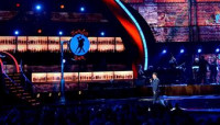 Enrique Iglesias triunfa en los Grammy Latino con 'Bailando'