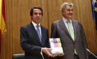 Aznar: “Yo no estoy contra nadie, estoy con los españoles”