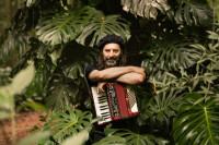 Chango Spasiuk, 35 años de música entre la tierra colorada y el mundo
