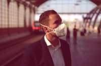 ¿Por qué las mascarilas FFP2 son más seguras para evitar el contagio de coronavirus en espacios interiores?