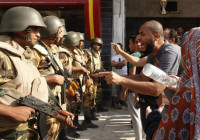 El Gobierno egipcio protegerá los edificios oficiales con fuego real