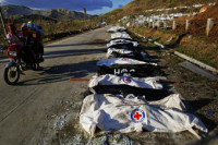 Sólo tres forenses para examinar a 15 cadáveres por hora en Tacloban