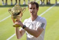 Murray deja Wimbledon en casa al arrollar a Djokovic en la final