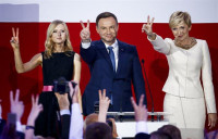Duda se impone a Komorowski en la segunda vuelta de las presidenciales polacas