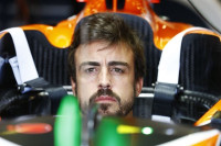 Hamilton firma la pole en China y Sainz y Alonso saldrán undécimo y decimotercero