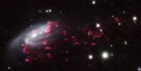 El telescopio VLT de la ESO descubre que los agujeros negros supermasivos se alimentan de 'medusas galácticas'