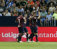 Charles se toma la revancha del Málaga y el Levante supera a un Villarreal diezmado