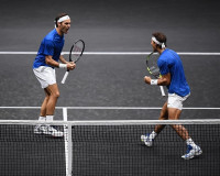 Nadal y Federer forman un equipo victorioso de dobles en la Rod Laver Cup