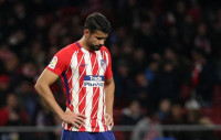 El Atlético sin fútbol, ni fortuna y casi eliminado (1-2)