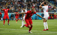 Kane salva los muebles para Inglaterra en el descuento