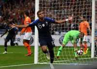 Francia racanea para vencer a Holanda (2-1) y Gales sucumbe ante Dinamarca (2-0)