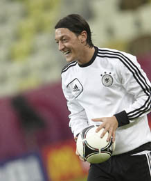 22jun12ozil 22jun12ozil