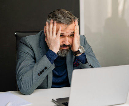 El síndrome del trabajador quemado y la búsqueda de la felicidad laboral