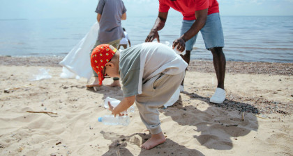 Ayuda en Acción y Fundación Oceanográfic organizan una limpieza de playas en Alboraia