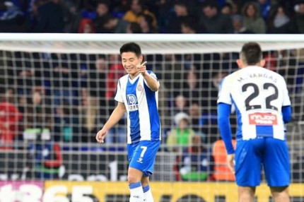Wu Lei castiga a un Barça de rebajas