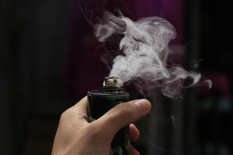 El cigarrillo electrónico puede dañar los pulmones, los vasos sanguíneos y el cerebro