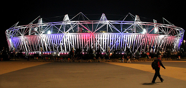 Estadio Olímpico de noche