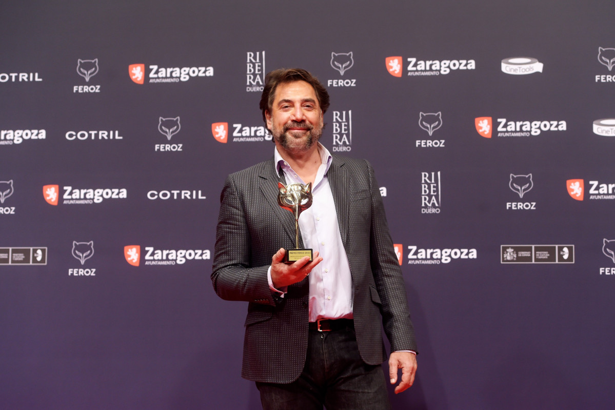 EuropaPress 4224108 javier bardem posa premio feroz 2022 mejor actor protagonisa cine gala ix
