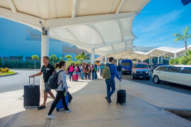 Taxis aeropuerto cancun turistas e1674651830720