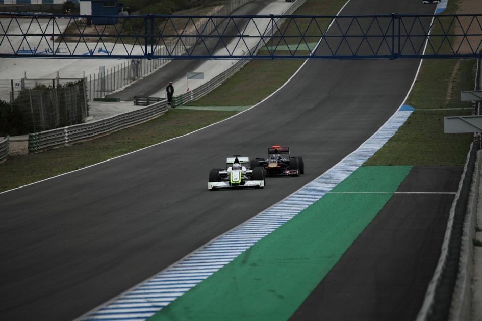 Un Red Bull, sobrepasado por el Brawn (Jesús Mendoza ©)