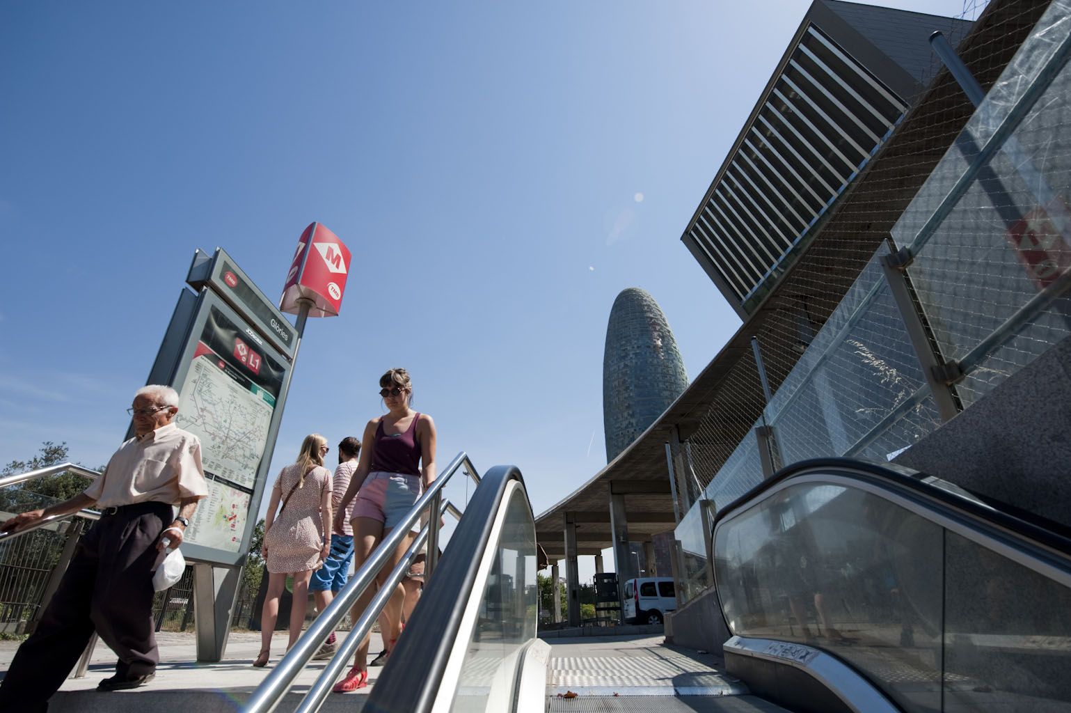 El abono de transporte Hola BCN! incorpora los desplazamientos al aeropuerto