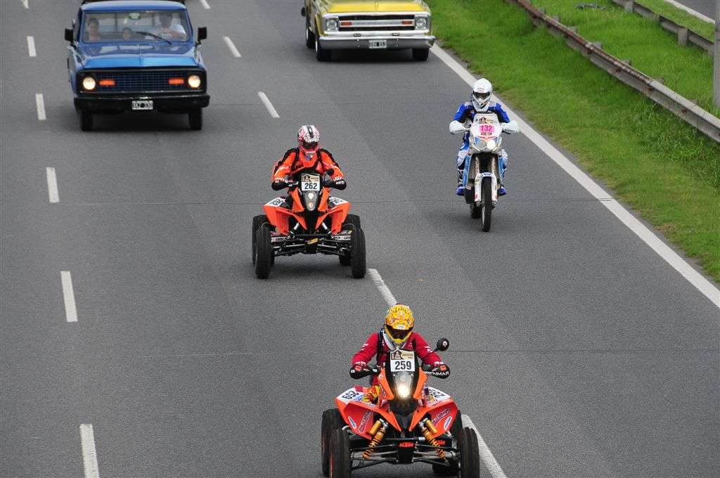 Los quads quieren hacerse sonar en el Dakar (Miguel Cañigral ©).