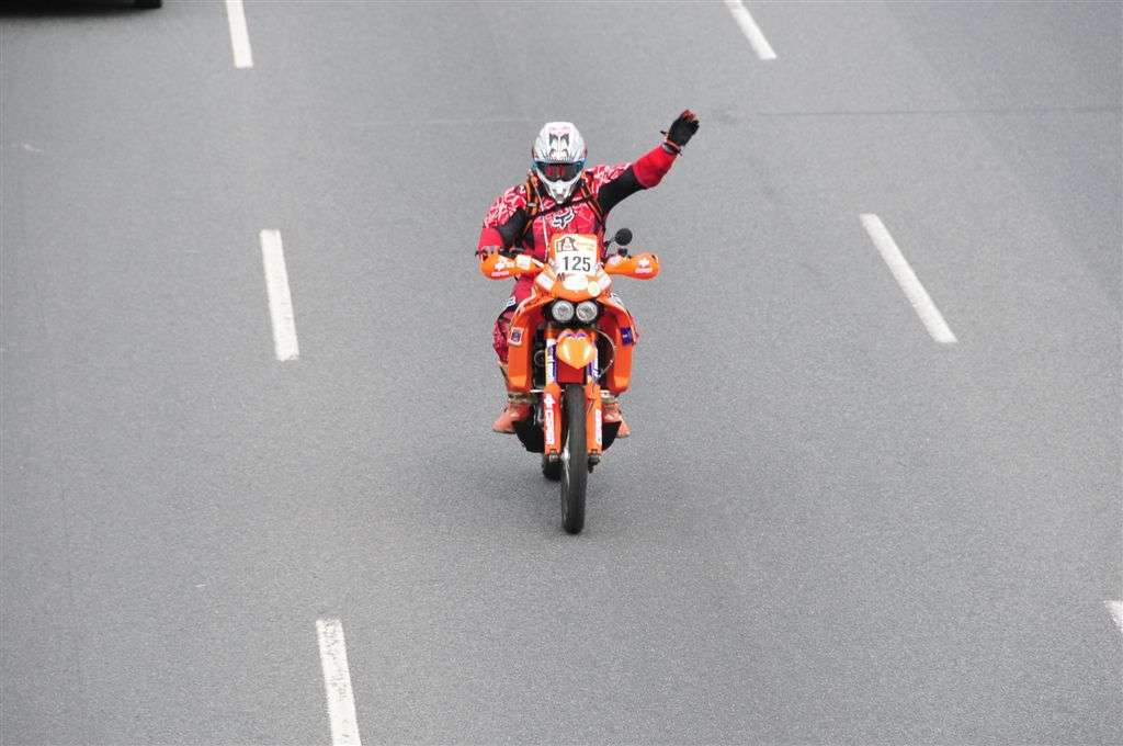 El español José Manuel Peñate (KTM), en el inicio del Dakar (Miguel Cañigral ©).