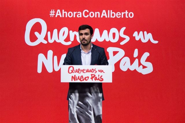  Rajoy recibe en Moncloa a Alberto Garzón en el marco de la ronda de reuniones sobre Cataluña 