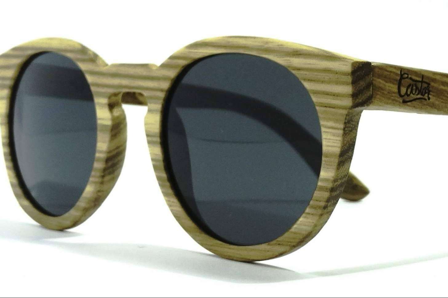 Las gafas de madera de zebrano y de olivo