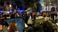 La acampada frente a la Delegación del Gobierno se disuelve durante la noche