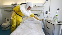 Posible nuevo caso de Ébola en España: Repatrían a una cooperante desde Malí