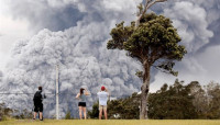 El flujo de lava volcánica provoca más evacuaciones en la isla de Hawái