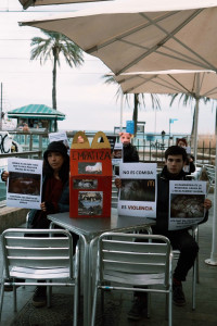 ​Acción frente al sanguinario y contaminante McDonald's