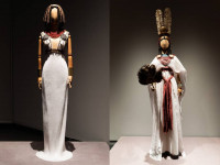 ​¿Cómo vestían las antiguas egipcias? Lorenzo Caprile recrea su indumentaria para la exposición ‘Hijas del Nilo’