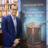 ​«He intentado escribir una historia que explique el interés de Stevenson por la dualidad del ser humano»