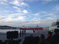 El buque con los ocupantes del ferry incendiado llega al puerto de Palma