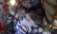 Tres miembros de la ISS regresan tras cinco meses en órbita