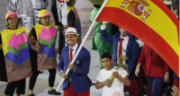 Un Nadal emocionado abandera la delegación española en la inauguración de los Juegos