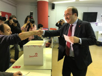 Iceta gana las primarias del PSC y avisa que el PSOE 