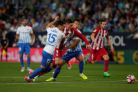 El Atlético sabe sufrir para ganar al Málaga pese a las bajas
