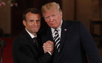 Macron anuncia ante Trump que Francia quiere negociar un nuevo acuerdo nuclear con Irán