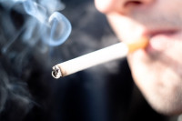 Más de la mitad de españoles desconocen que el tabaco puede dañar los oídos