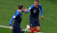 Mbappé hace historia en el fútbol francés y clasifica a Francia