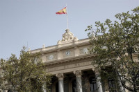 El Ibex 35 frena la remontada de ayer e inicia la sesión con una subida del 0,95%, hasta los 6.838,5 puntos