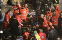 12 muertos al desplomarse el techo de un centro comercial en Riga