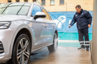 Llevar el coche sucio, con nieve o hielo puede comportar una multa de hasta 3.000 euros