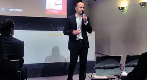 César Piqueras en la presentación en AECOP.