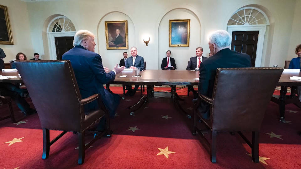 H1 COVID 19 claims over 1 million lives reports rift among white house advisers